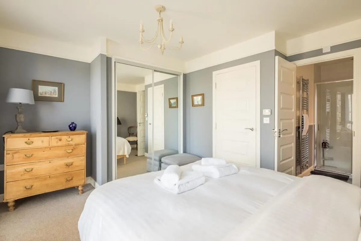 Stunning 3 Bedroom Home With Terrace & Parking Trumpington 0*,  United Kingdom