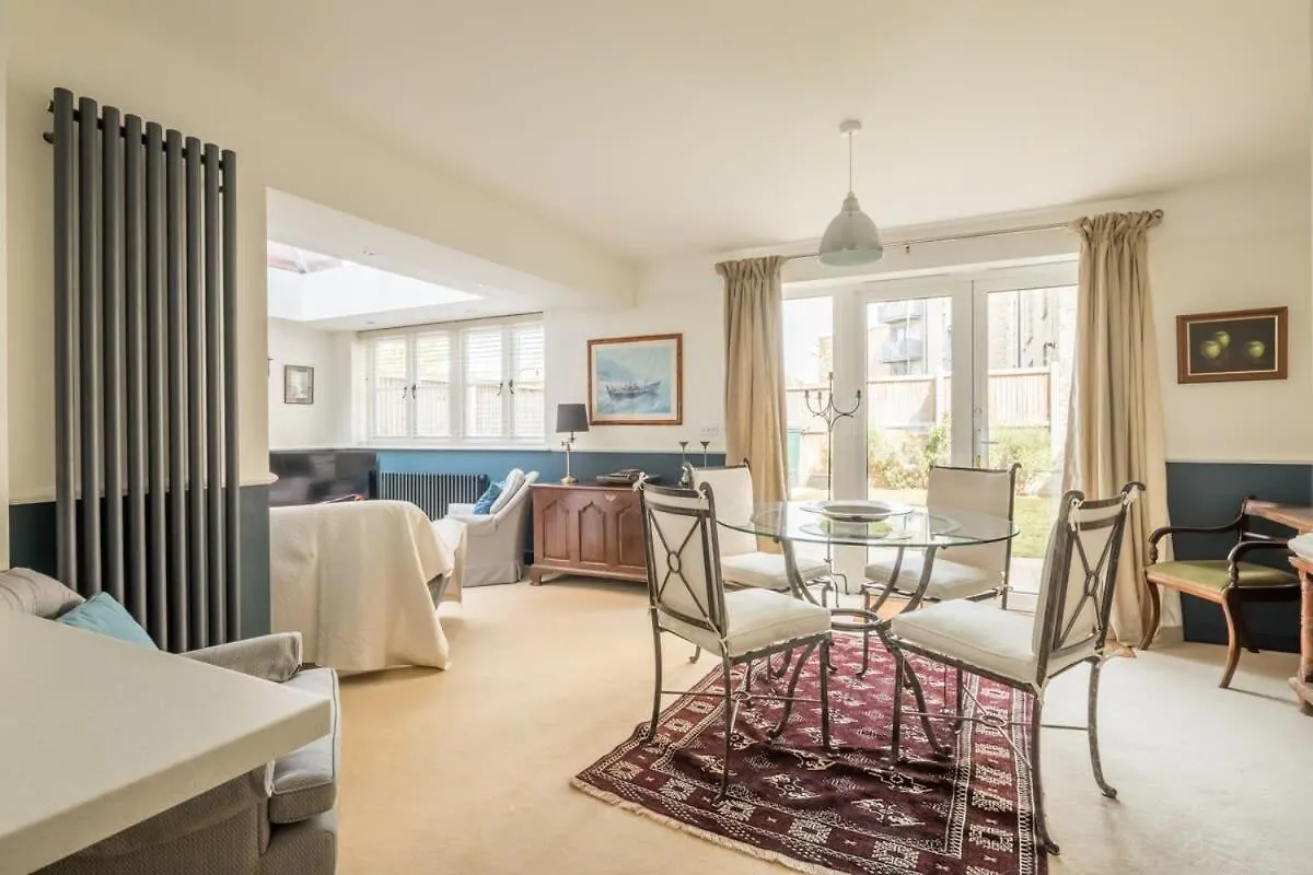 Stunning 3 Bedroom Home With Terrace & Parking Trumpington Holiday home
